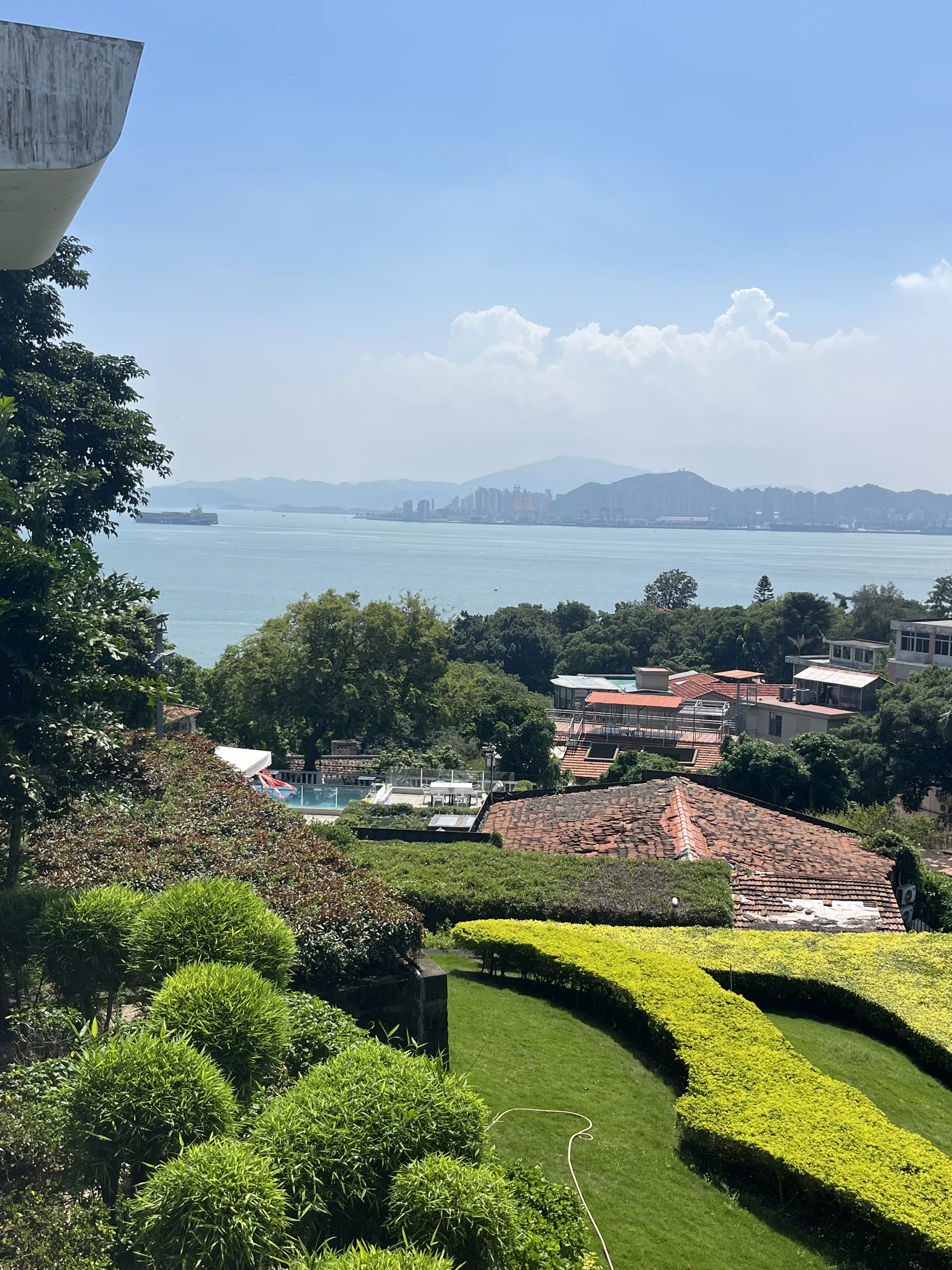鼓浪屿岛上转角与绿植